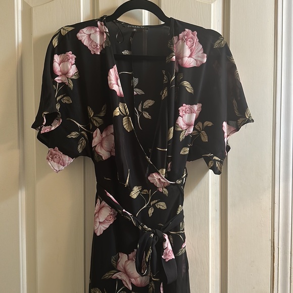 Dynamite floral print wrap dress - Picture 3 of 4